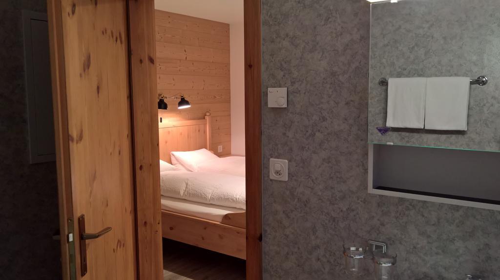 B&B Chasa Arfusch Ardez Exteriör bild